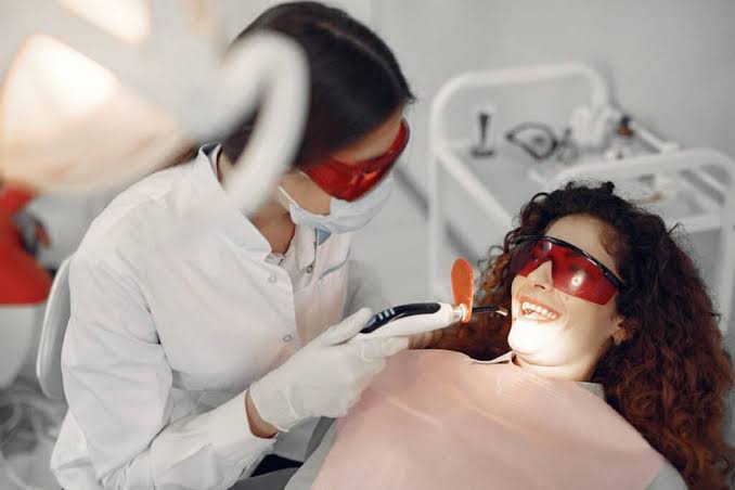 Choosing the Right Cosmetic Dentist for Your Smile Goals Choosing the Right Cosmetic Dentist for Your Smile Goals