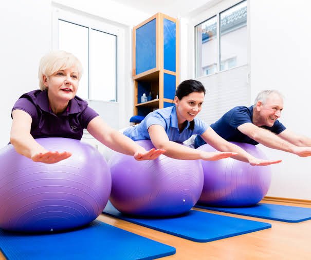 When to Rest, When to Exercise, and When to See a Doctor for Chronic Knee Pain When to Rest, When to Exercise, and When to See a Doctor for Chronic Knee Pain